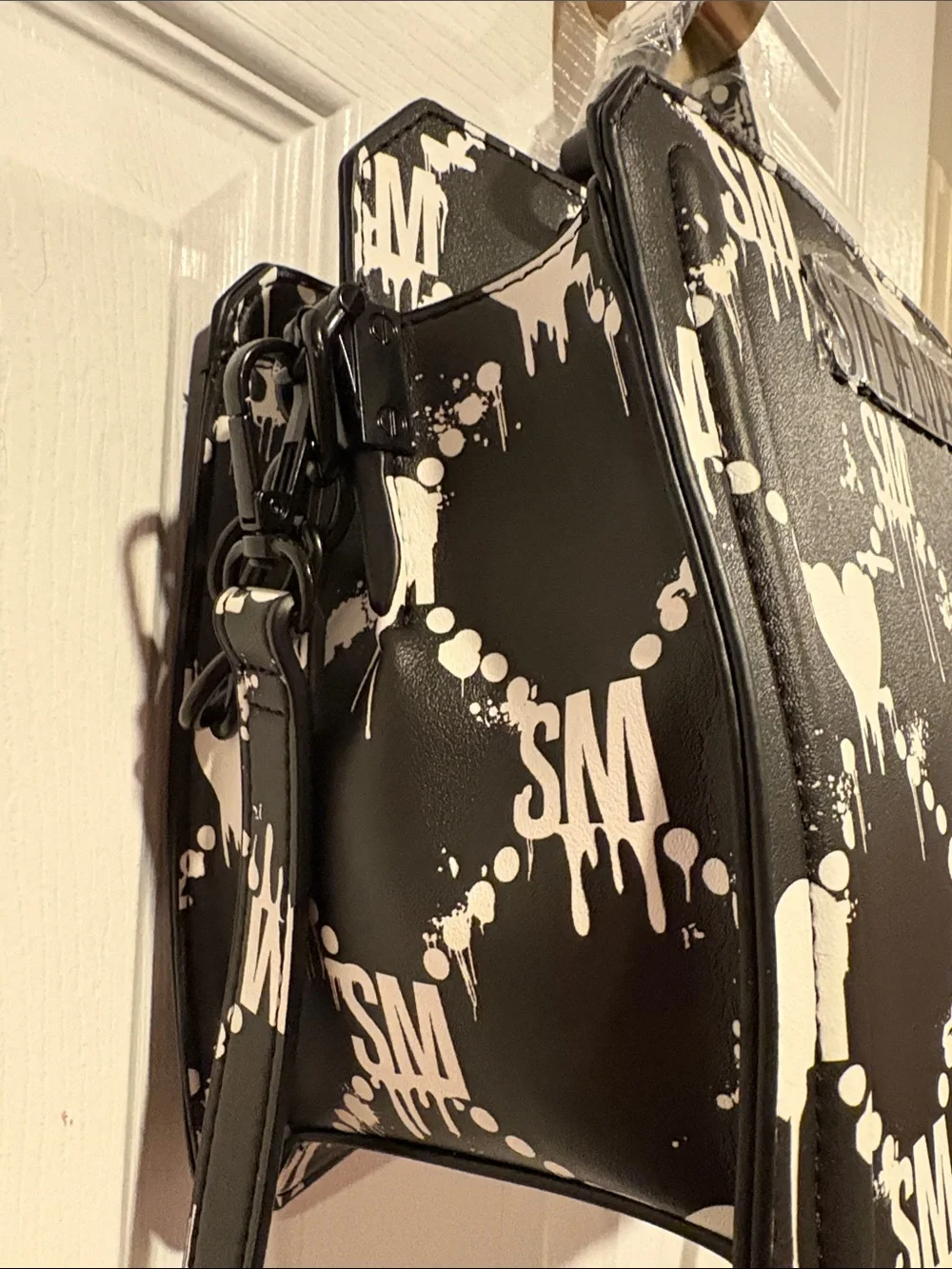 BNWT STEVE MADDEN Bevelyn Satchel Halloween Bleeding Hearts Black & White Bag